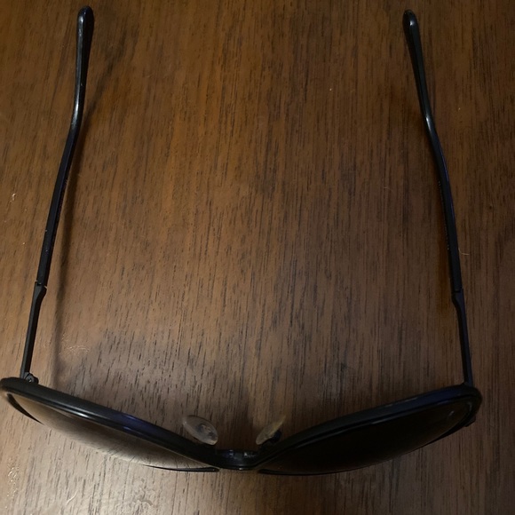 Black Tom goes oversized sunglasses - Picture 2 of 6